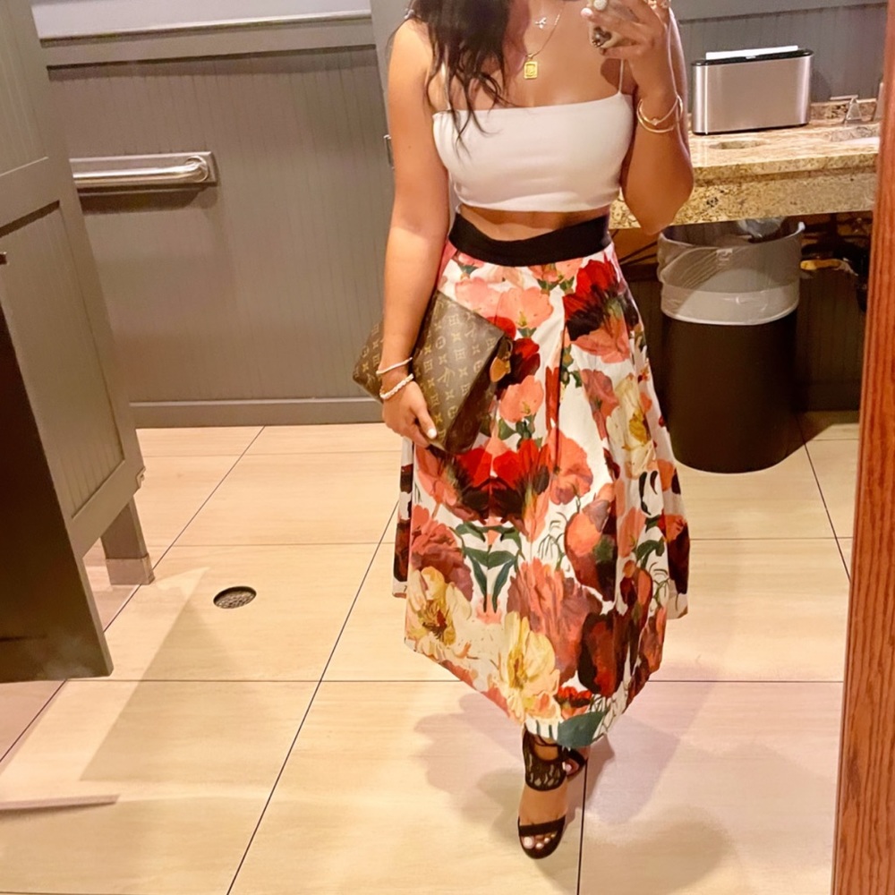 S whitehouse black market skirt